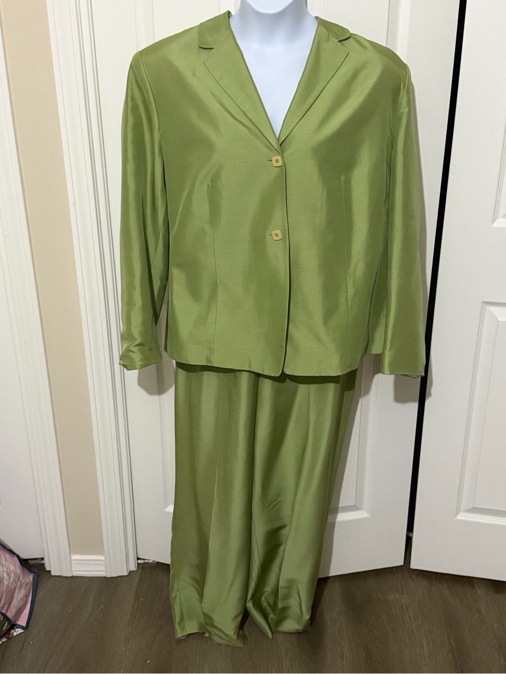Vintage Silk-Blend Light Green Women's Suit Jacket and Skirt 20w top 24w pants